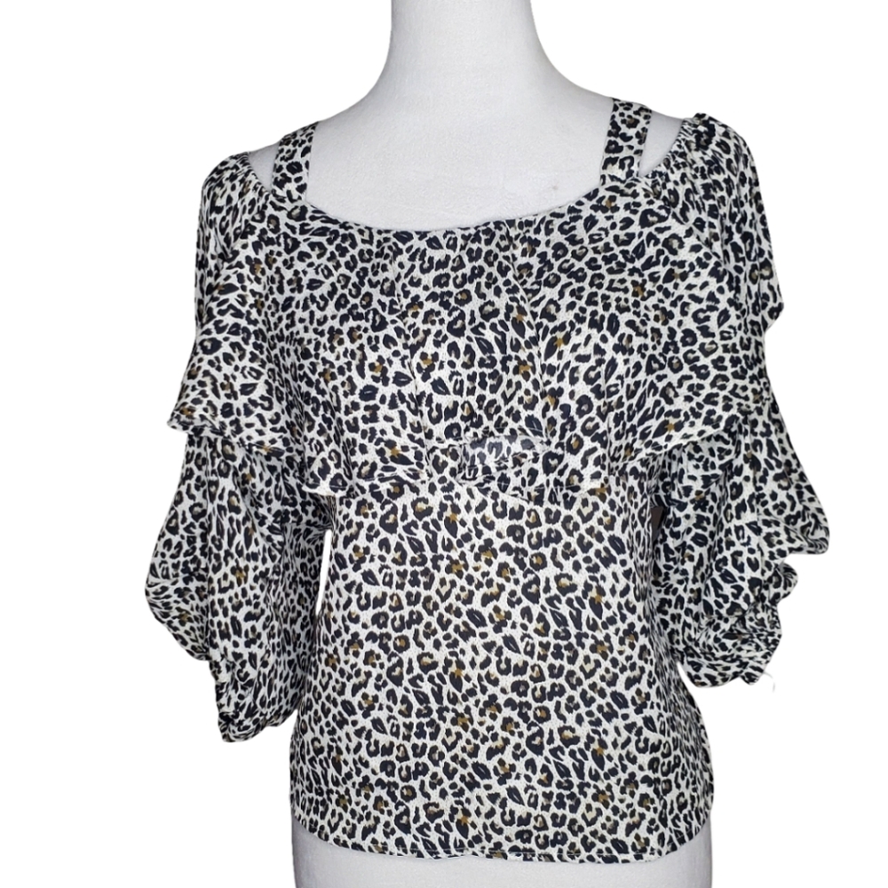 🦋Roommates Animal Print Puff Sleeve Open Shoulder Top
